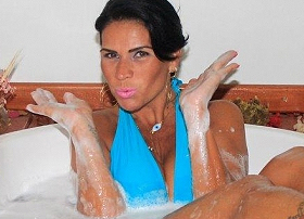 Modelo Solange Gomes retorna à banheira, e quer Luan Santana no programa