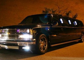 Luan Santana chegou de limousine no Caldas Country Show
