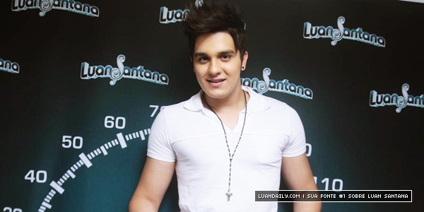 Luan Santana no camarim em Fortaleza 