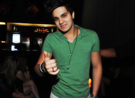 FOTOS | Luan Santana se diverte em balada de Santa Catarina
