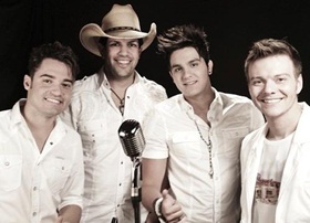 Luan Santana posta foto ao lado de Michel Teló e Fernando & Sorocaba