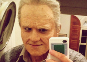 Depois de muito trabalho, Luan Santana posta foto caracterizado de ‘velhinho’