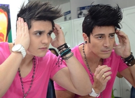Luan Santana e Rodrigo Faro aparecem idênticos nos bastidores de programa
