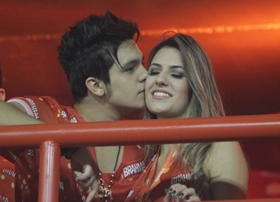 Vídeo | Luan Santana canta trecho da música ‘Raridade’ que compôs para a namorada Jade