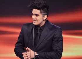 Luan Santana empata com Roberto Carlos e ganha troféu na categoria de ‘Melhor Cantor’ no Troféu Imprensa