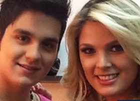 VÍDEO | JULIE INVADE CAMARIM DE LUAN SANTANA E MOSTRA INTIMIDADE DO CANTOR