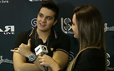 Luan Santana bate um papo com a equipe do ‘Carona’