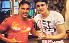 Fotos | Luan Santana malha em Boa Viagem, após coletiva de imprensa