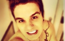 Luan Santana posta foto sem camisa em rede social e causa euforia em fãs
