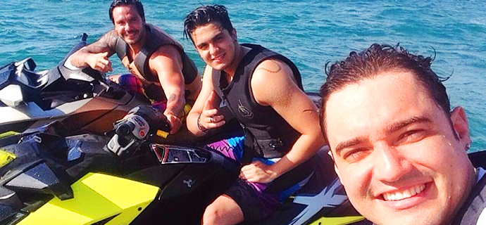 FOTOS | Luan Santana curti domingo na Praia do Caixa D’Aço