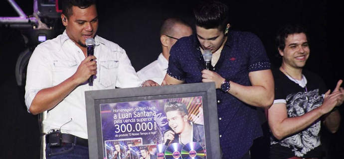 Luan Santana comemora 300 mil cópias de CD e DVD vendidas de “O nosso tempo é hoje”