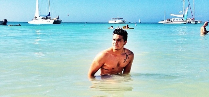 Fotos | Luan Santana curte férias em Aruba