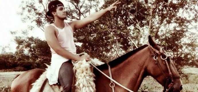 Fotos | Luan Santana curte fim de férias no Pantanal