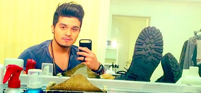 Luan Santana faz selfie em bastidor de show: ‘Hoje vai ter’