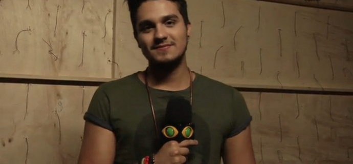 VÍDEO | Luan Santana respondendo perguntas do Twitter