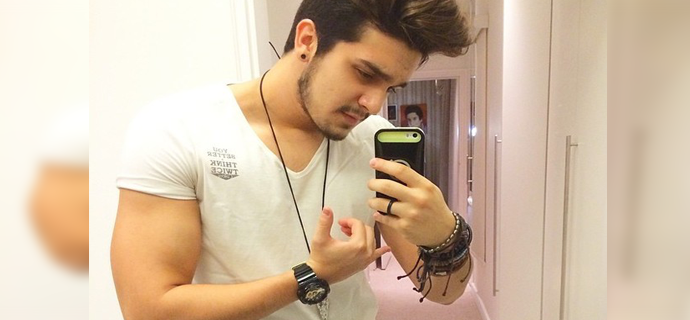EGO: Luan Santana mostra braço definido em rede social