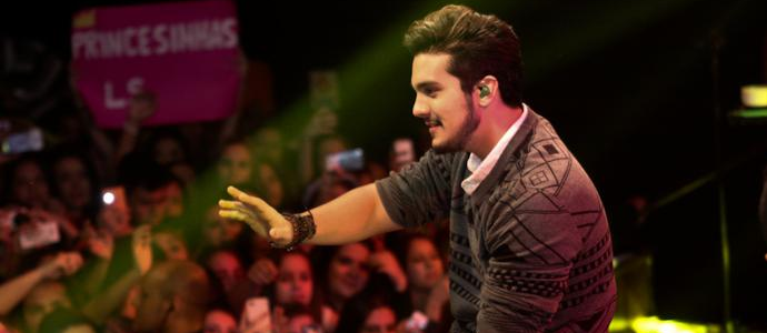 Fotos & Vídeos: Luan Santana faz pocket show na boate Woods, em São Paulo