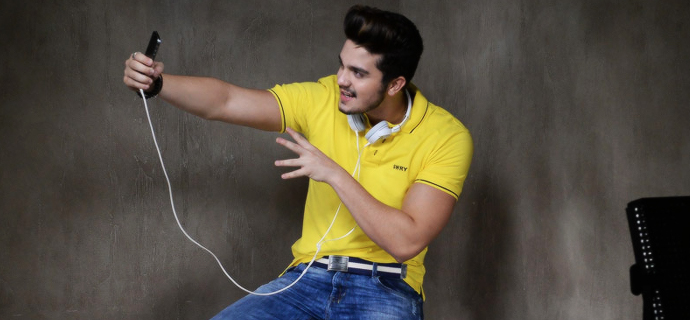 Luan Santana é a estrela da nova campanha da “Sawary Jeans”