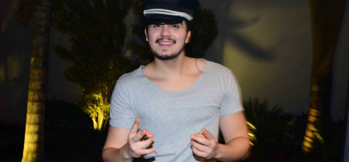 Luan Santana recebe famosos em festa de Halloween em SP