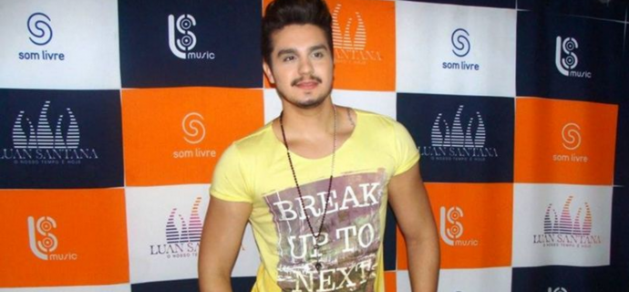 Luan Santana canta para multidão na Festa do Peão de Taboão da Serra