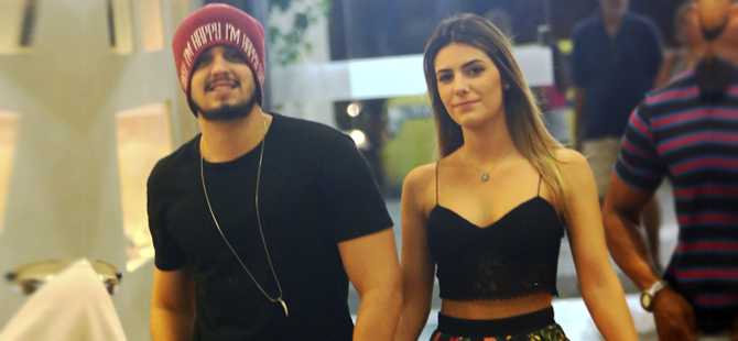 Luan Santana é flagrado com namorada em shopping do Rio de Janeiro