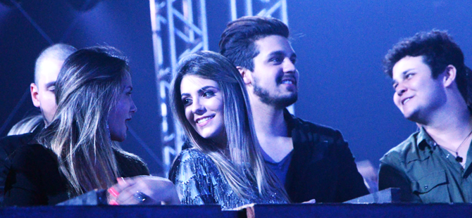 No TV Fama, Luan Santana desmente boatos e se declara para Jade: “Sempre foi ela”
