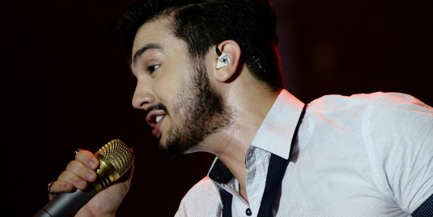 Diante de público histérico, Luan Santana faz show no Réveillon de Salvador