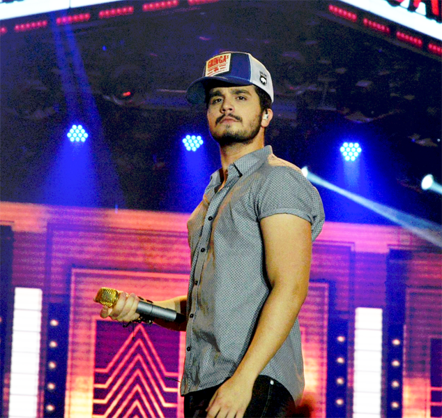 “Vamos lançar músicas novas em breve” diz Luan Santana sobre sua carreira em 2016