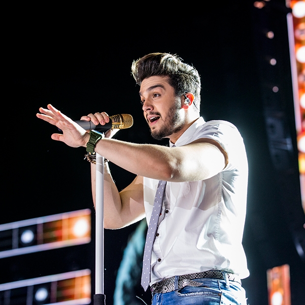Luan Santana canta sucessos no Show da Virada