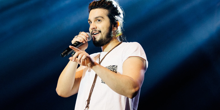 Luan Santana se apresenta na Ressaca de Carnaval de Itaipava/RJ