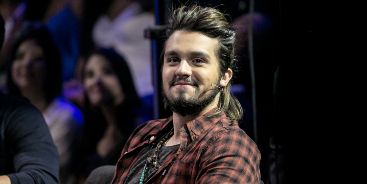Luan Santana se emociona com homenagem durante o “Tamanho Família”