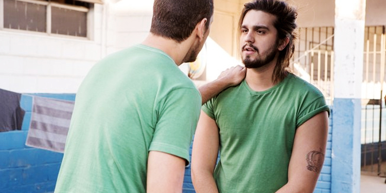 Luan Santana surpreende como presidiário no último capítulo de Rock Story