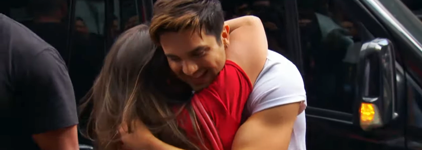 Quem topa trocar uma selfie por um abraço? Propõe Luan Santana pelas ruas de São Paulo