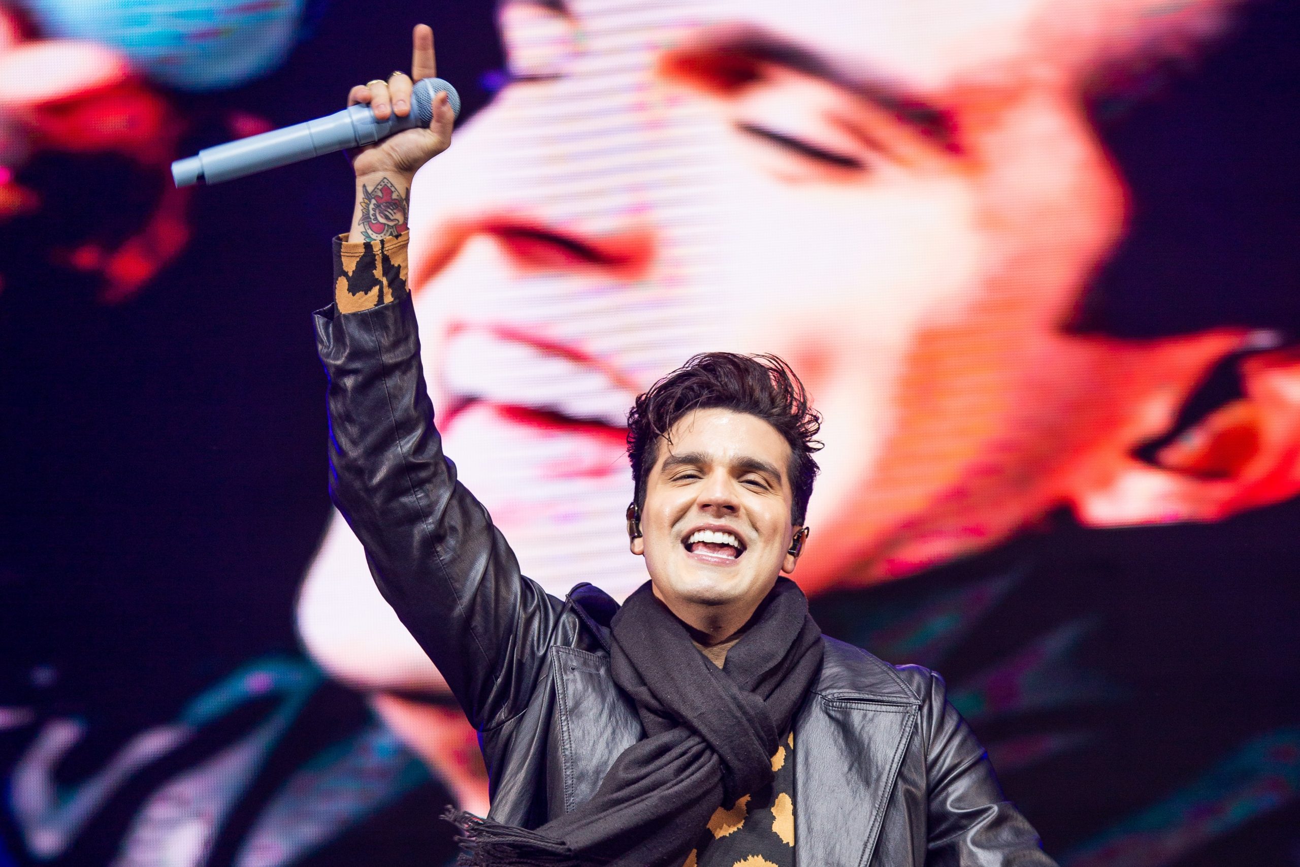 #1: LUAN SANTANA ALCANÇA O TOPO NAS RÁDIOS