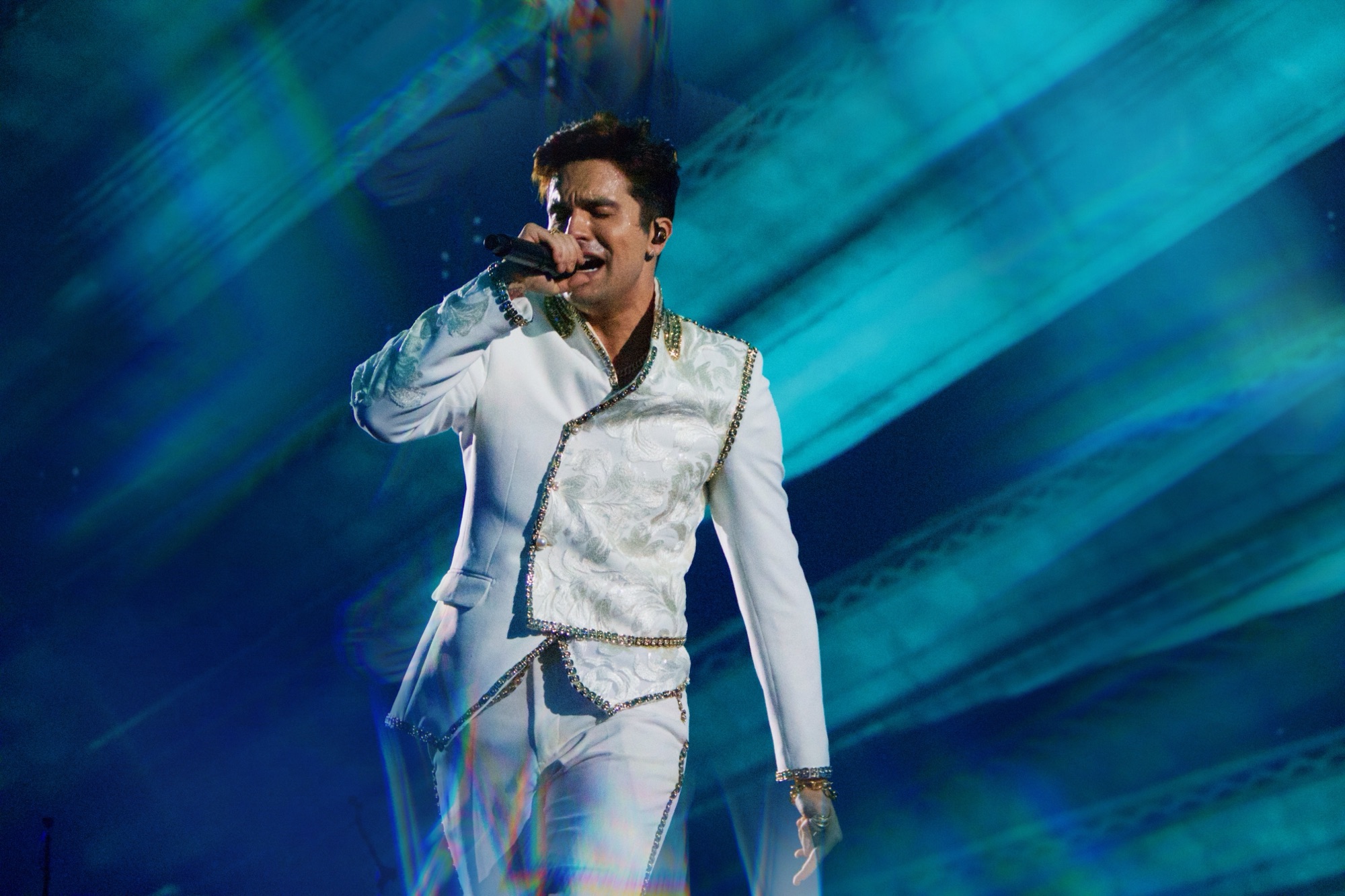 “CLONE”: LUAN SANTANA LANÇA O PRIMEIRO SINGLE DE “LUAN AO VIVO NA LUA”
