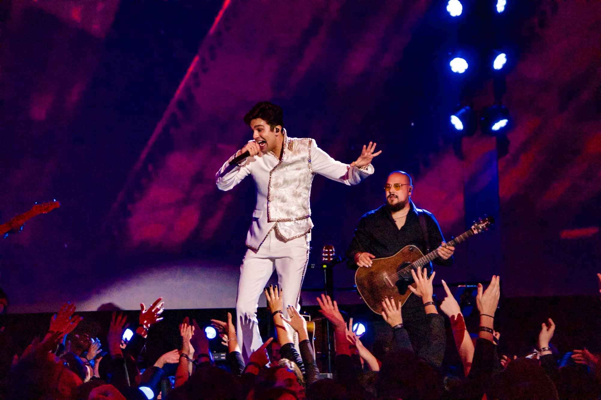CERTIFICADO DE DIAMANTE: A ASCENSÃO DE “CLONE” AO SE BASEAR NA VIDA PESSOAL DO CANTOR LUAN SANTANA