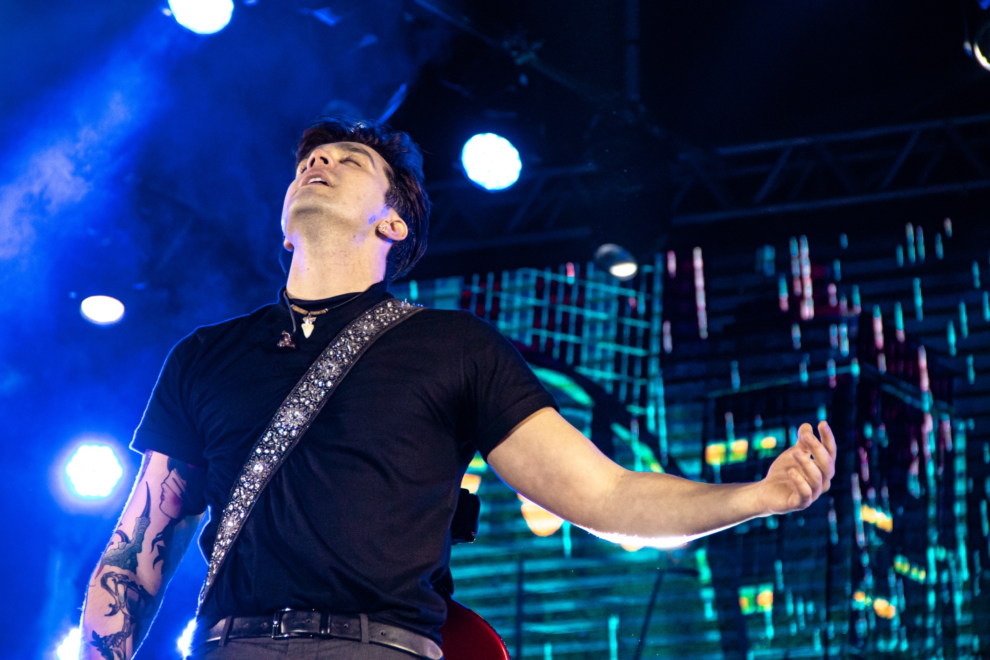 Luan Santana coloca 3 hits no top 60 do Spotify: Um fenômeno do universo sertanejo