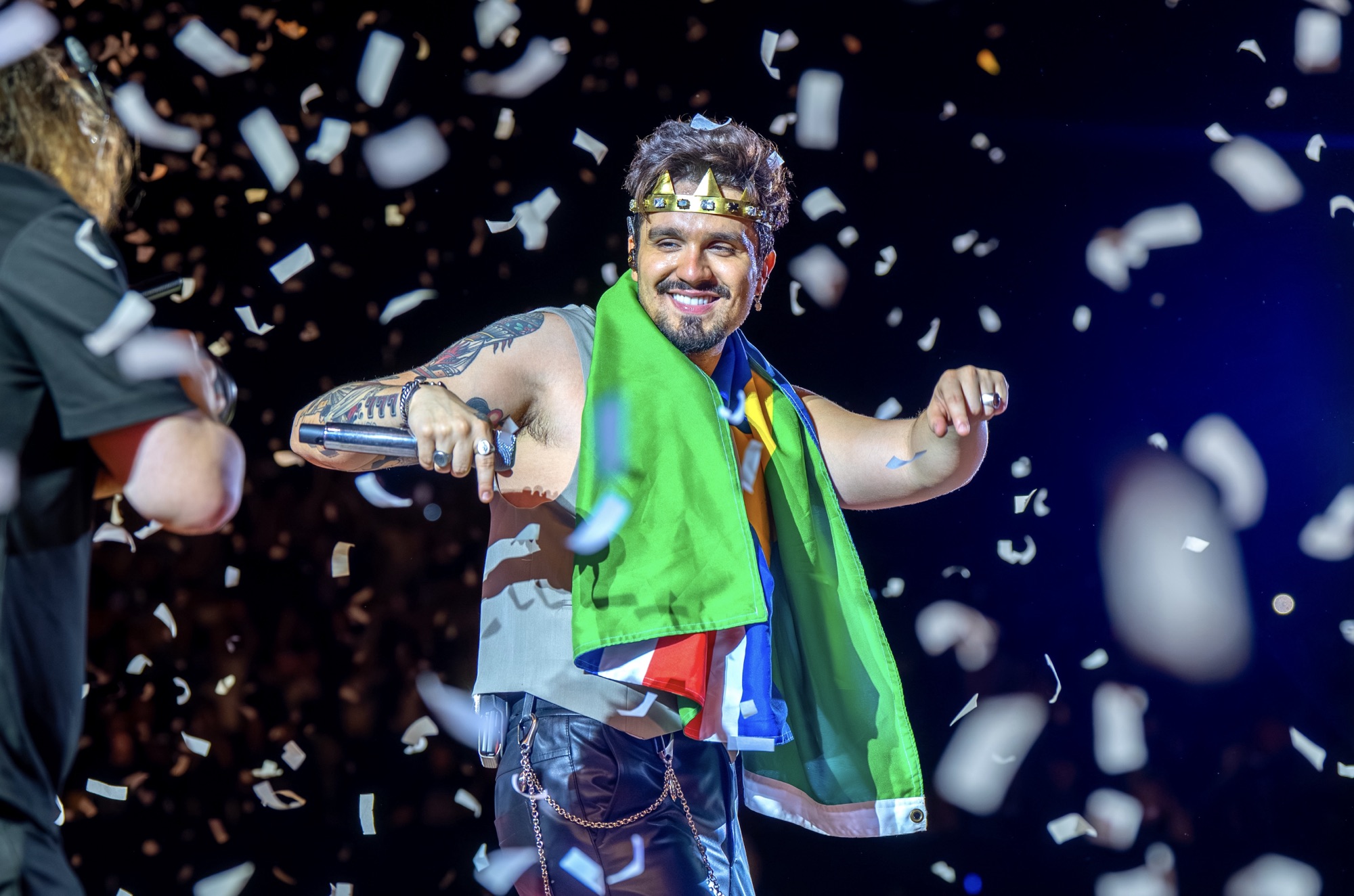 DE CAMPO GRANDE PARA O MUNDO: LUAN SANTANA LOTA ARENA QUE JÁ RECEBEU QUEEN, MADONNA E BEYONCÉ