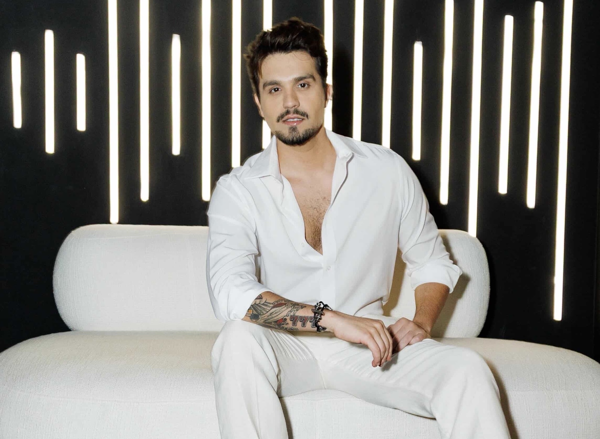 LUAN SANTANA RENOVA SEU CONTRATO COM A SONY MUSIC