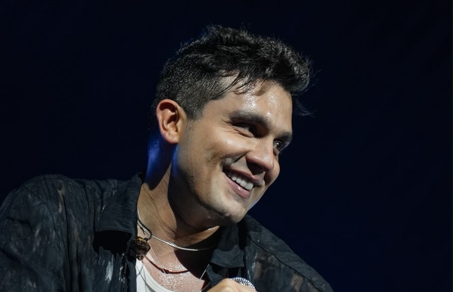 LUAN SANTANA SURPREENDE FÃS COM GRAVAÇÃO DE FAIXAS INÉDITAS NESTE SÁBADO EM PORTO ALEGRE